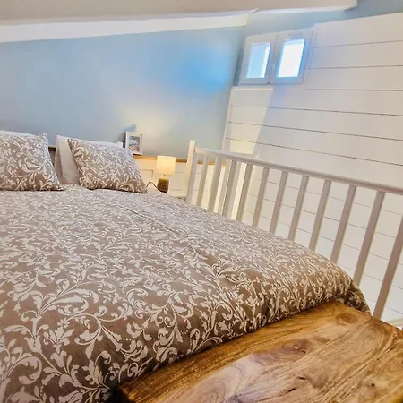 Lovely One Bedroom In The Old Town Of דירה