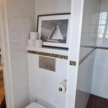 Lovely One Bedroom In The Old Town Of דירה