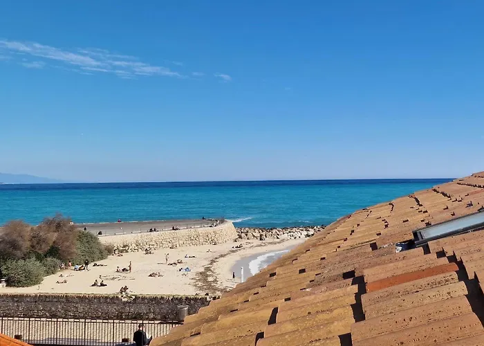 Lovely One Bedroom In The Old Town Of * Антиб